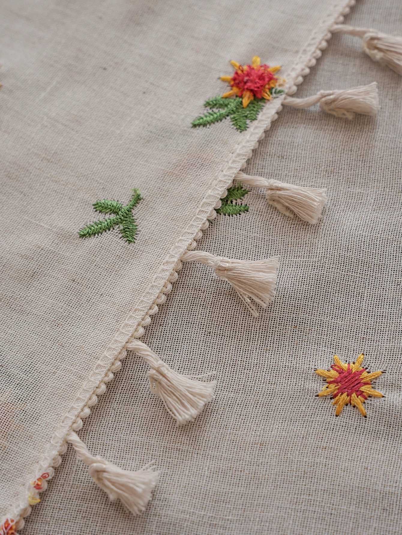 Yellow Daisy Embroidery Tassel Tablecloth for Living Room Kitchen Dining Table Cover Cloth