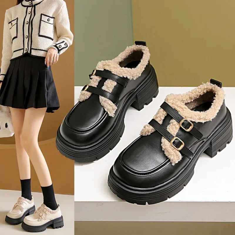 Scarpe in pelle stile britannico per ragazze inverno 2024 lana di agnello con suola spessa uniforme calda scarpe in cotone scuola peluche PU donna