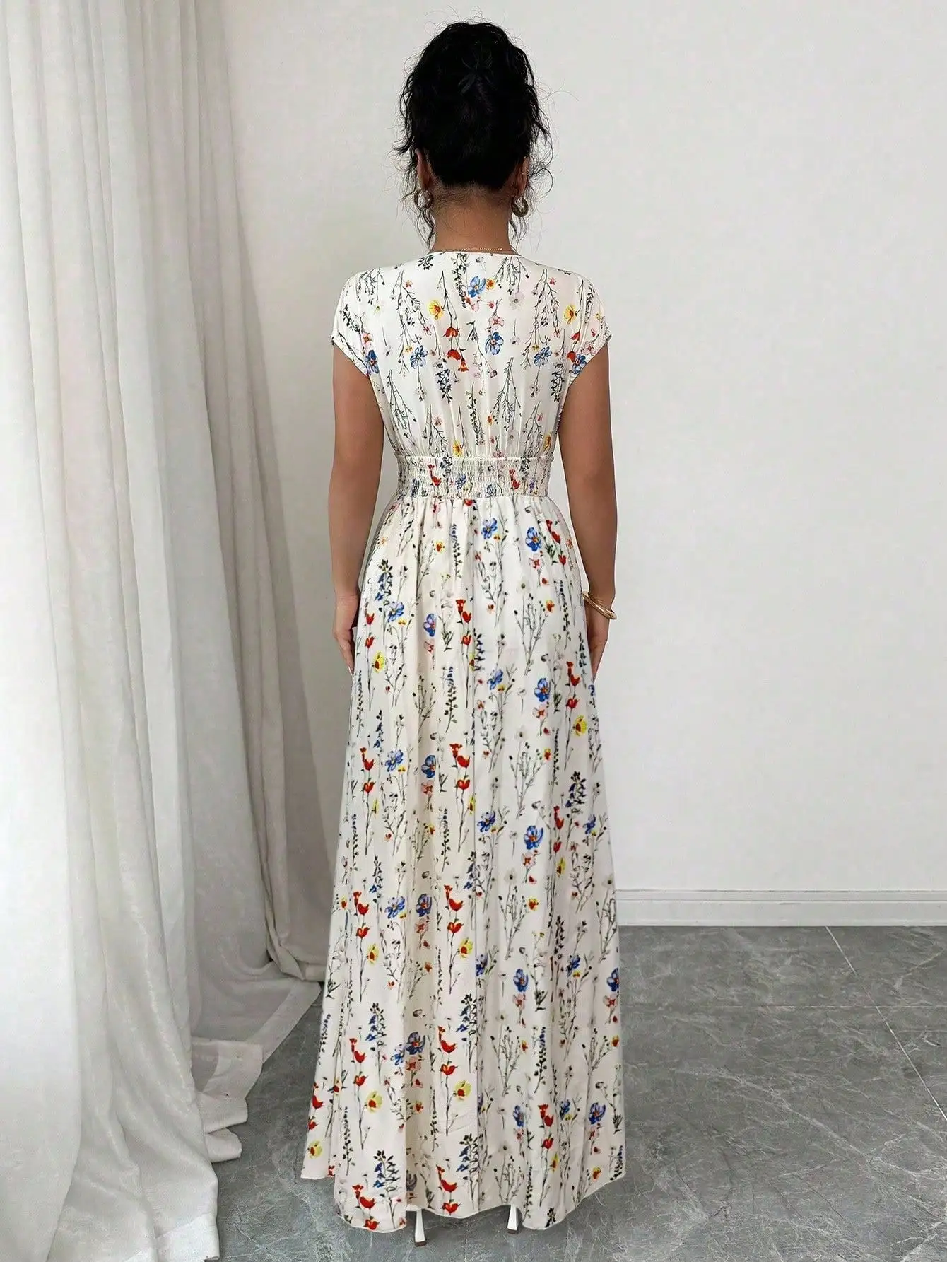 فستان ماكسي نسائي بياقة على شكل V مع نقشة زهور وخصر مطاطي، فستان صيفي بوهيمي بأكمام قصيرة