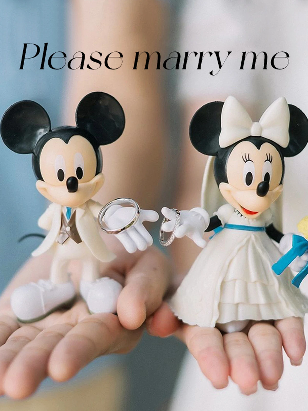 

Mickey Minnie newly engaged engagement ornaments for proposals for couples taking photos and props wedding shoes box