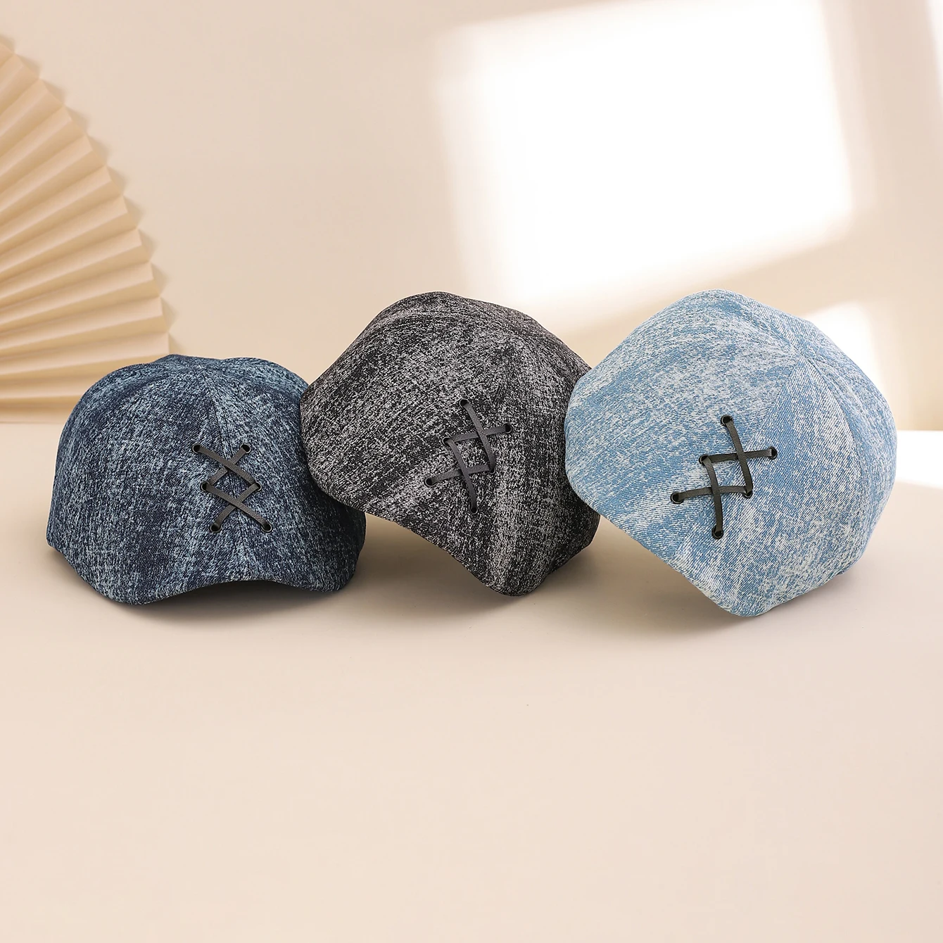The water-washed cross-strap design makes the face look good. The small beret is casual for shopping and dating