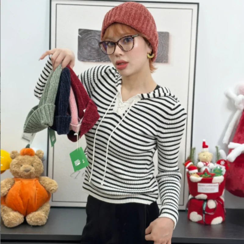 

Simple and Stylish Solid Color Chenille Couple's Knitted Beanie, Suitable for Autumn and Winter Outdoor Activities and Commuting