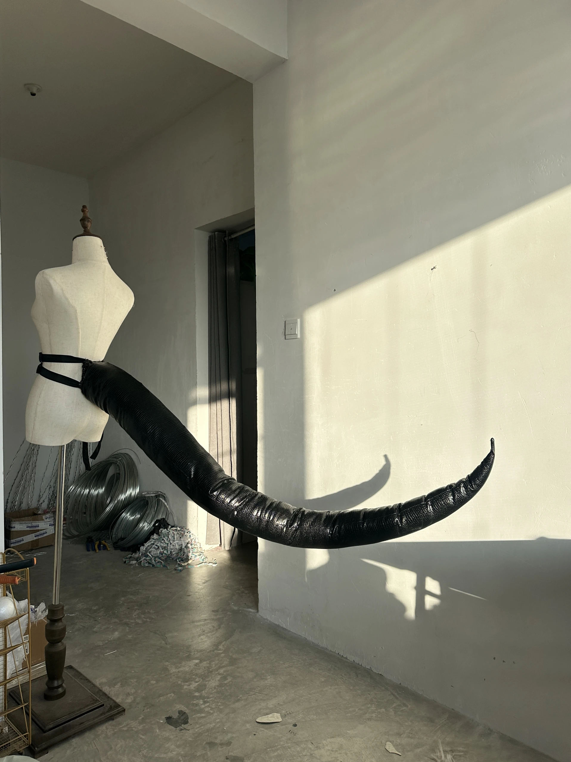 Juego Love and Deepspace Sylus Cosplay cola de dragón cuerno cola mito tarjeta donde Drake sombras otoño accesorios de Cosplay