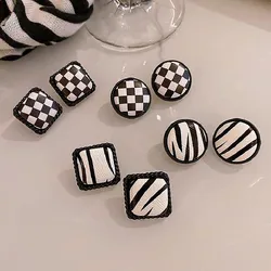 Personality Geometric Black White Color Geometric Pattern Irregular Stripe Earrings Retro Trend Woman Exquisite Ear Accessories
