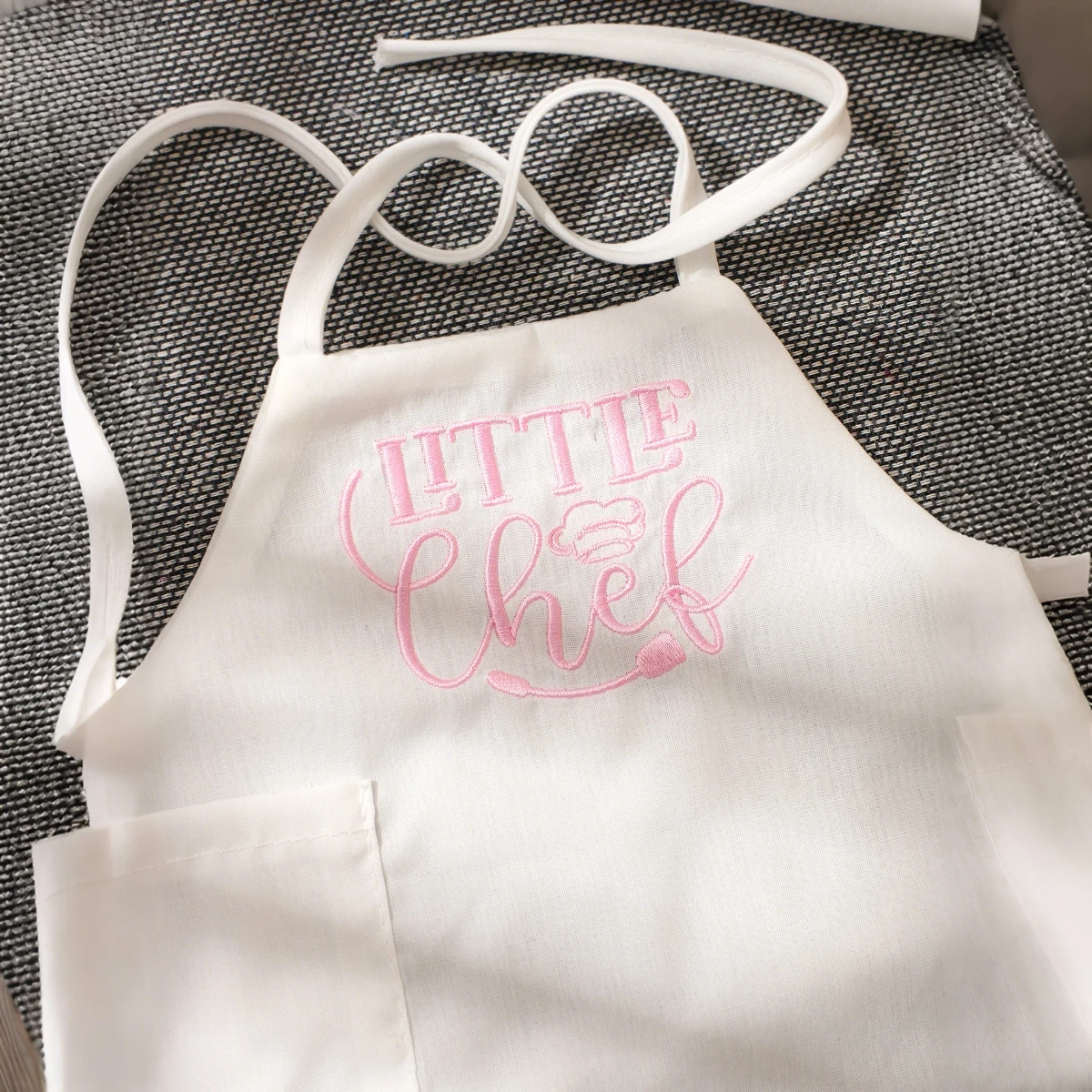 Ylsteed 2Pcs Set Newborn Girl Chef Pocket Apron for Photo Shooting Cute Little Chef Embroidery Baby Photography Outfits