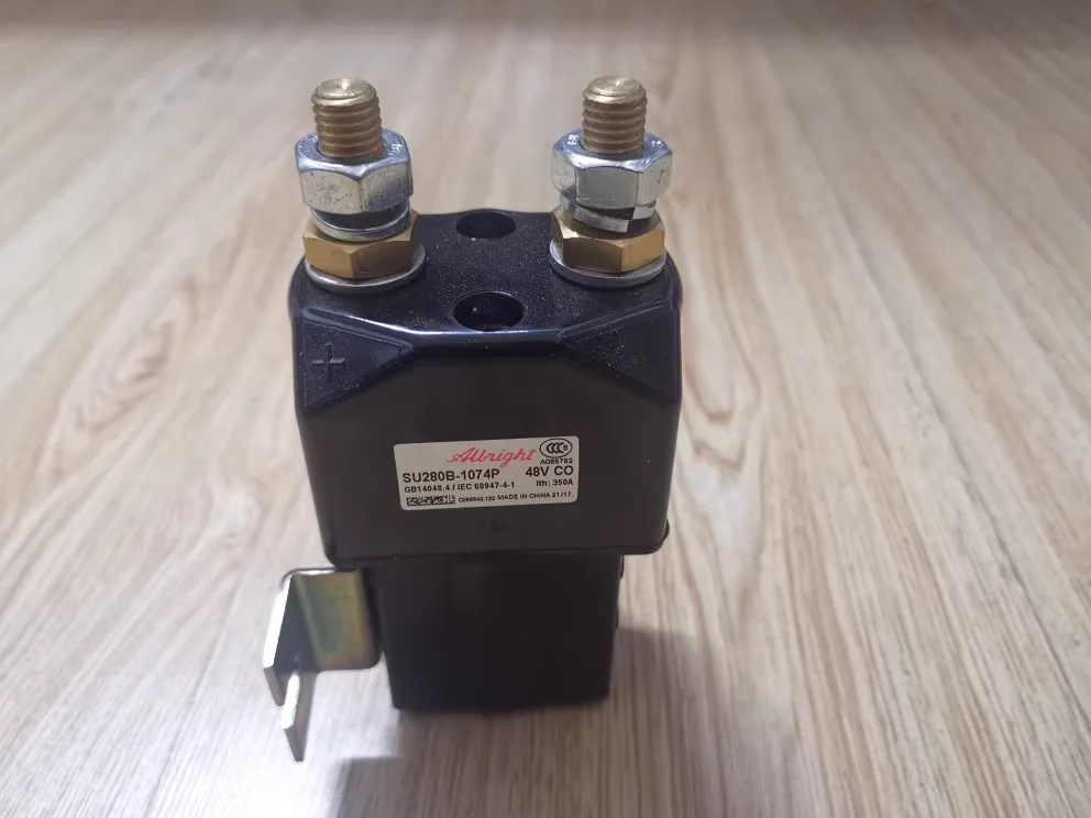 

Подходит для контактора электрической вилочной погрузчика Albright SU280B-1074P/1268/1080P 48 В/80 В 350 А, оригинал