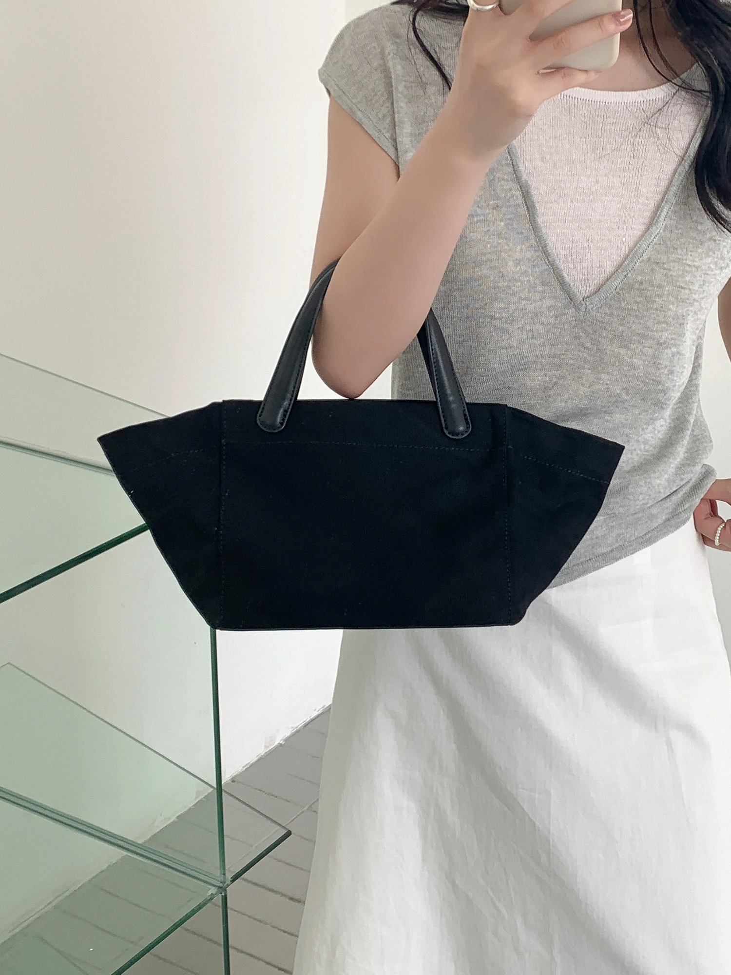 

EMORRIN New Korean Sle Trendy Design Tote Bag Women's Commuter Versatile High-End Handbag Faionable PU Leather