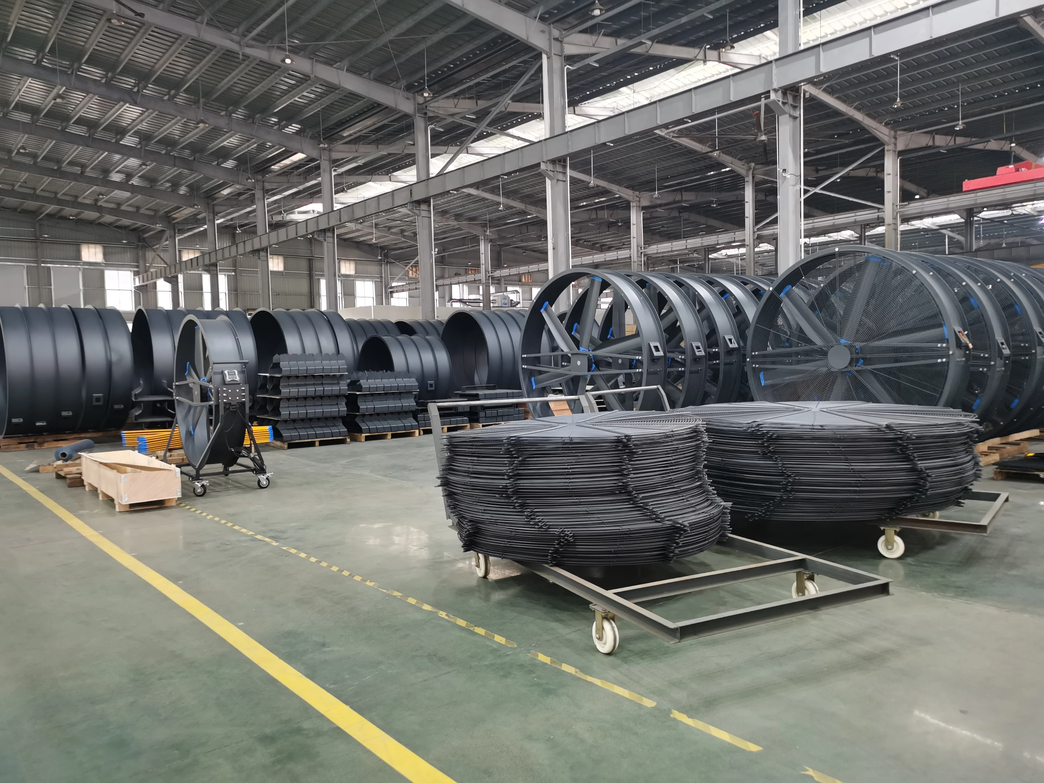 PMSM Variable Speed Low Noise Nature Wind 2m Large Standing Fans For Warehouse Ventilation Plan