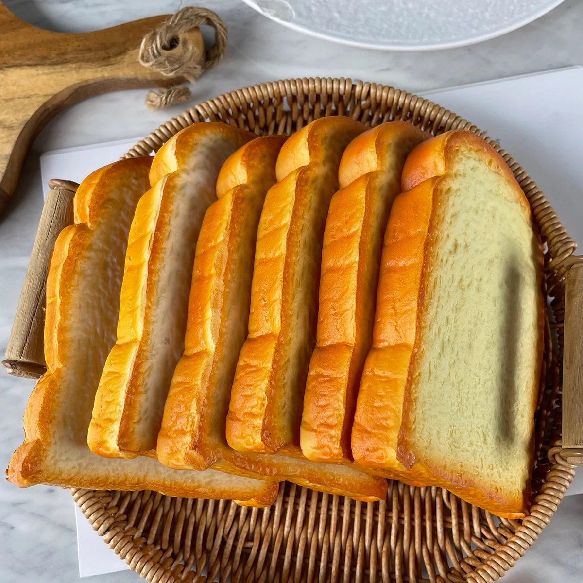 Realistische PU-Toastscheibe, gefälschtes Brotmodell für die Fotografie, Lebensmitteldisplay, Miniatur-Requisite, Party-Dekoration, Puppenhaus-Zubehör – Detail 1