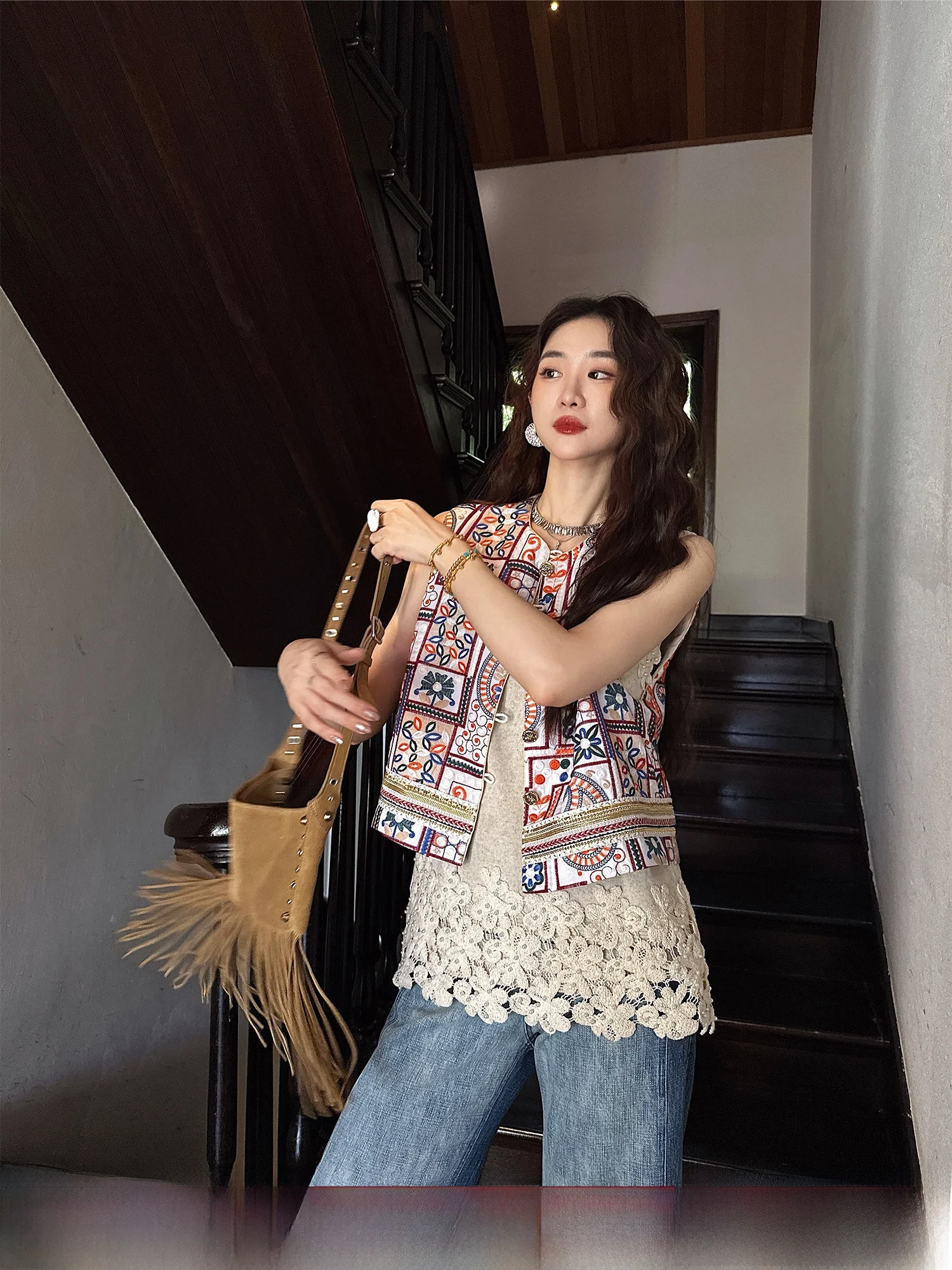 

New Chinese Sle Thin Svel Vest Women's Summer Faionable Bla Flower Tee Ji Western Wind Jade New Arrival Vest