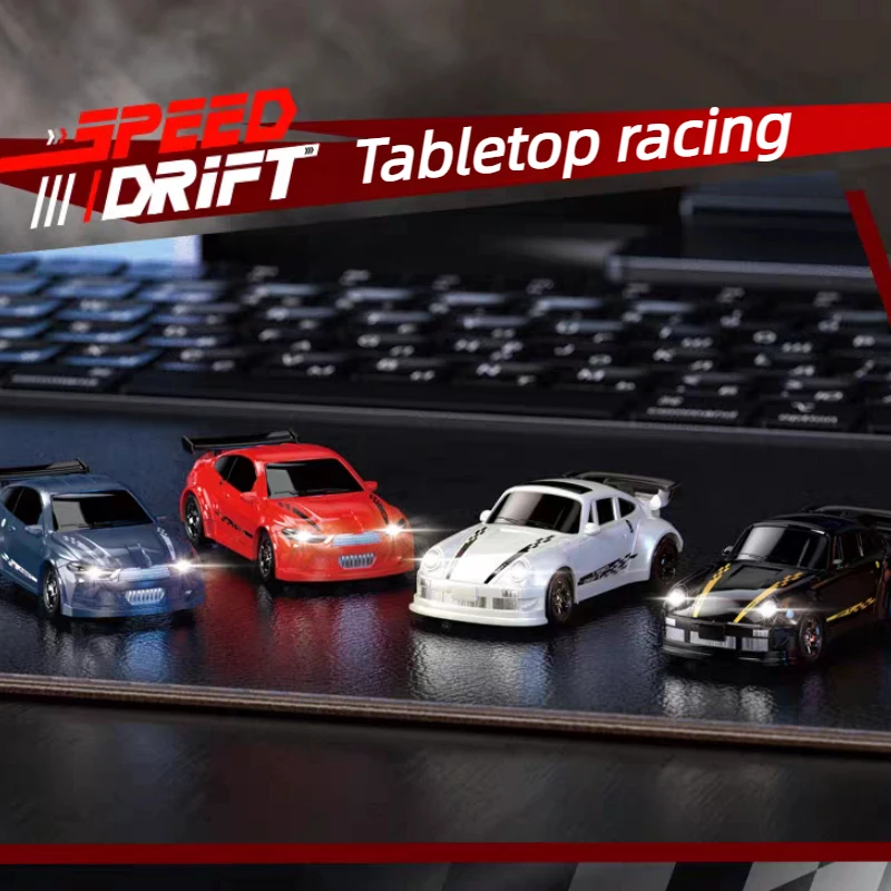 1/64 KF20 4WD RC Drift Racer 2.4G Mini Voiture de Course RC de Bureau Modèle GTR Jouet de Simulation Ornement pour Collectionneur et Passionné de RC