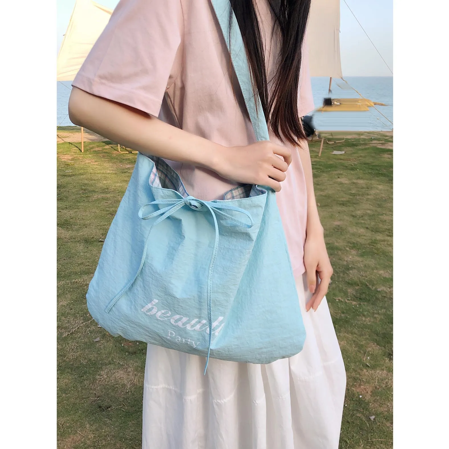 

2025 Korean lazy style contrasting striped double-sided tote bag,large capacity casual commuting versatile shoulder bag for wome