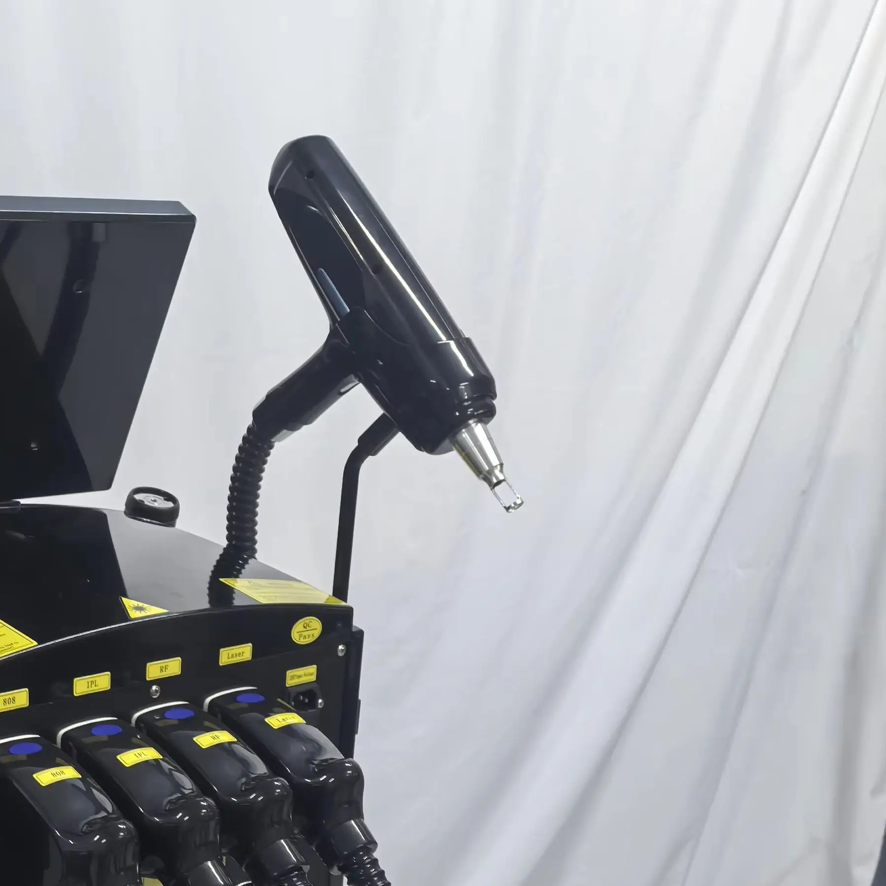 

Профессиональный лазерный аппарат 4-в-1: диодный, пикосекундный, DPL, RF, 4000 Вт, для удаления волос, удаления татуировок, омоложения кожи, для салонов красоты