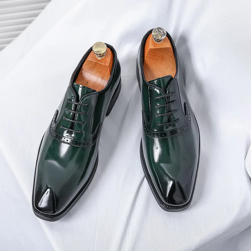 Glossy Leather Shoes Men's Engraved Pointed Leather Shoes Wedding Groom Shoes Green Gentleman Office Man Loafers Black Lace Up