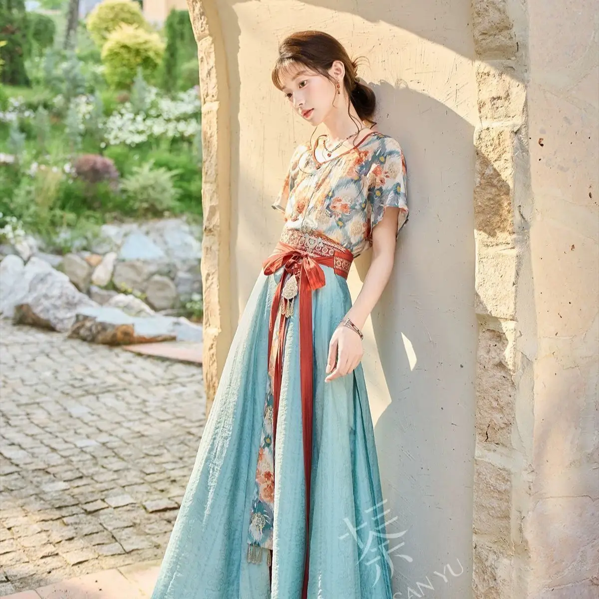 

Modern Tang Dynasty Hanfu - Women's Beizi & Poqun Set Elegant Ancient Outfit Chinese Traditional Dress Set Woman