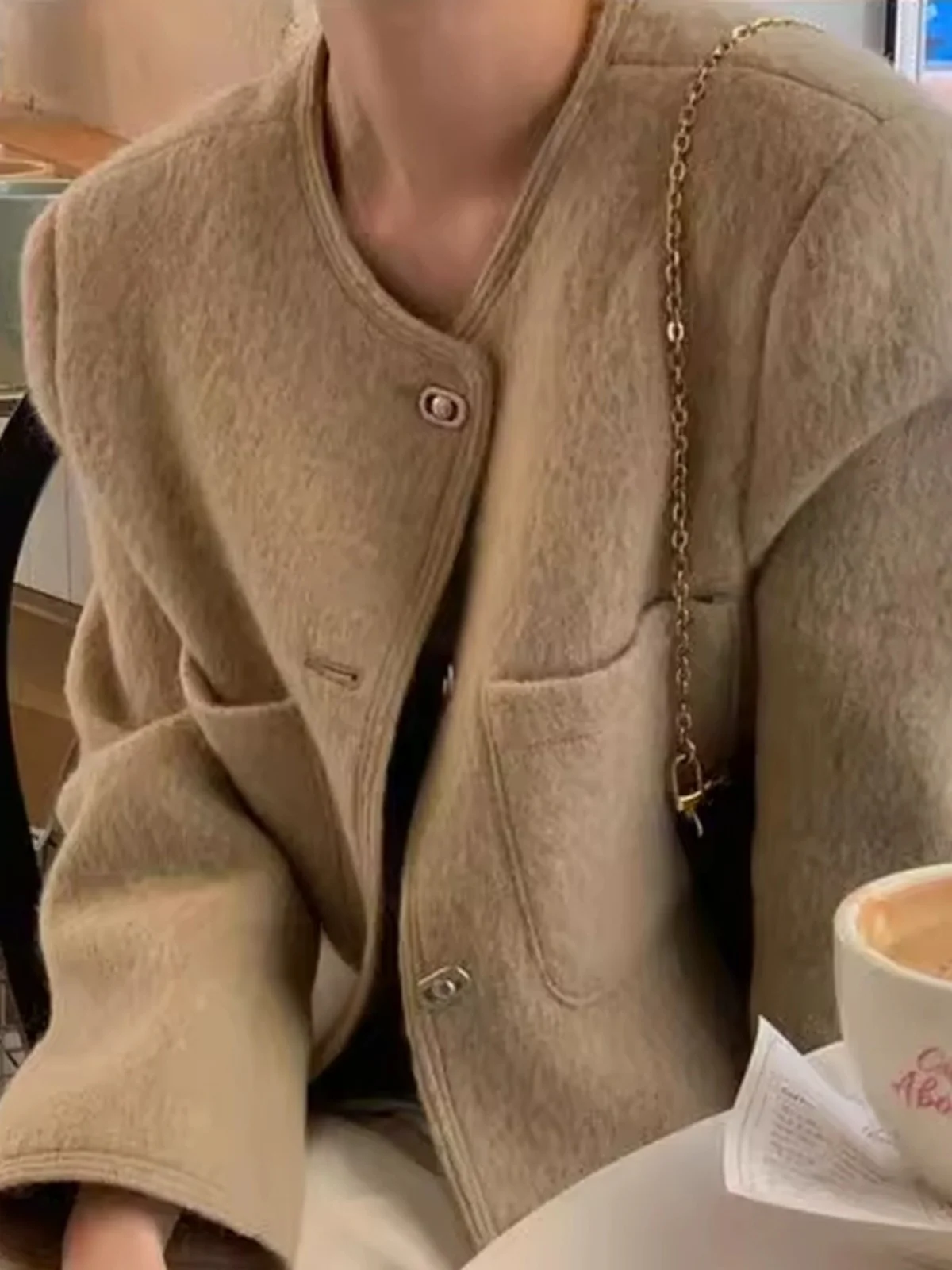 Elegancki płaszcz wełniany damski z okrągłym dekoltem, modny, w stylu koreańskim, dopasowany krój, idealny na jesień i zimę.