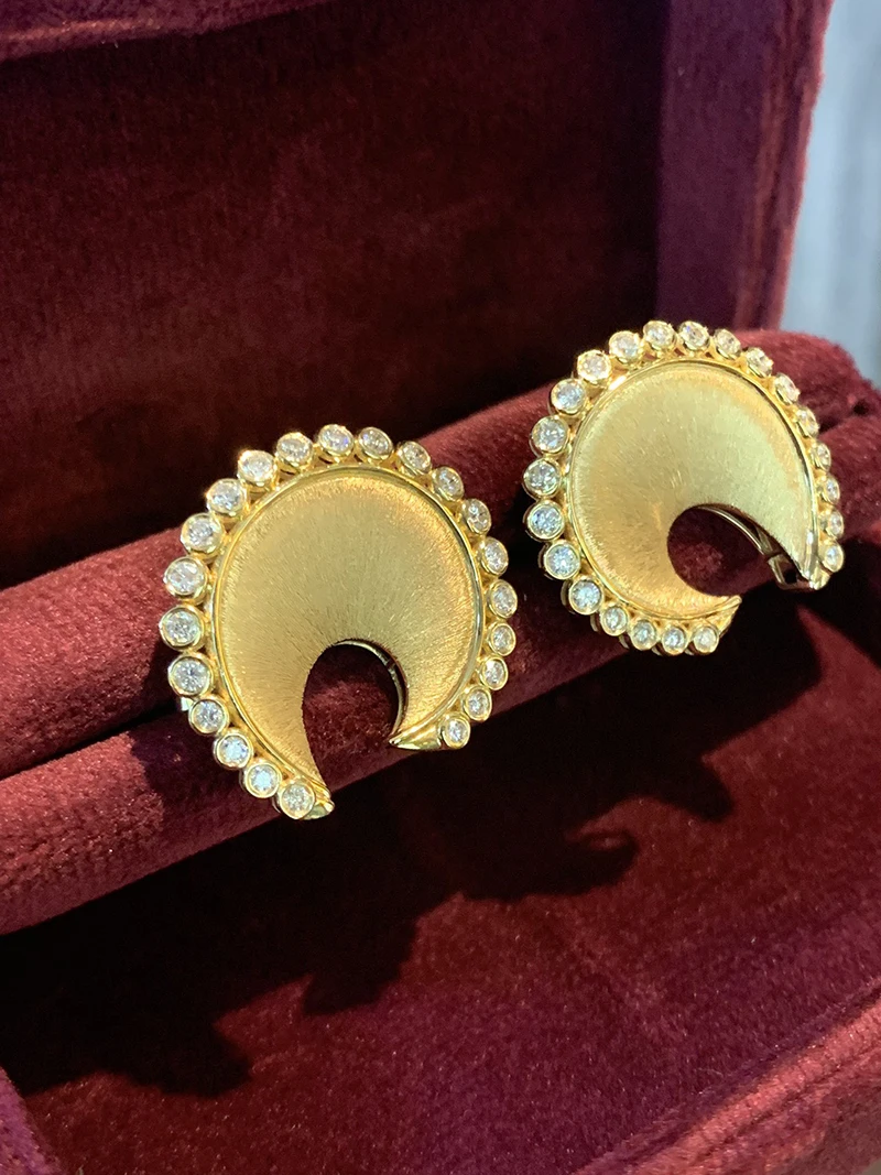 LUOWEND 100% 18K Yellow Gold Earrings Elegant Romantic Style 0.90carat Real Natural Diamond Stud Earrings for Women Fine Jewelry