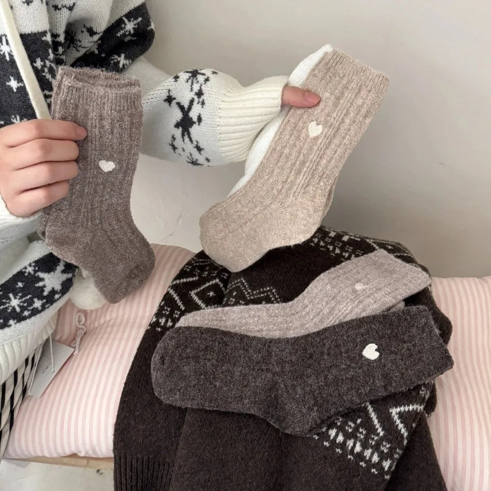 

Soft Thickened Women's Socks Middle Tube Solid Color Winter Socks Embroidered Heart Mid-Calf Socks Autumn