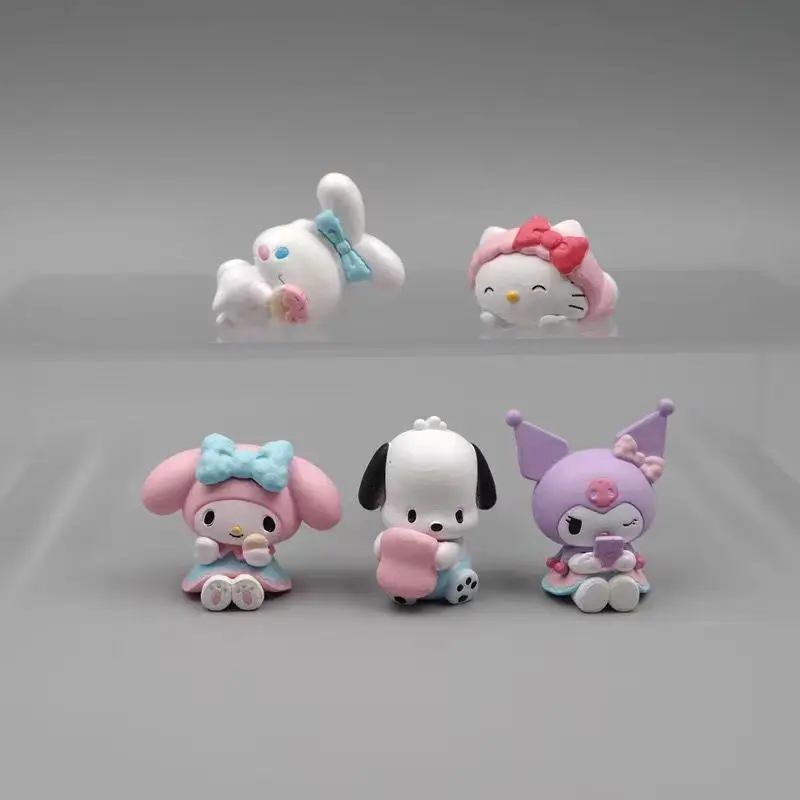 5pcs Figur Aksi Sanrio Cinnamoroll Kuromi Melody Figur Kartun Periferal Kepribadian Lucu Dekorasi Kamar Hadiah
