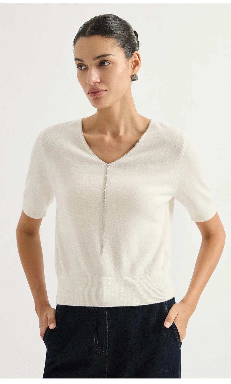 BD3621750 Damen-Pullover aus 100% Kaschmir mit V-Ausschnitt, kurzen Ärmeln, hängendem Kettendetail, weich, dezenter Luxus, elegant, für den frühen Herbst. – Detail 10