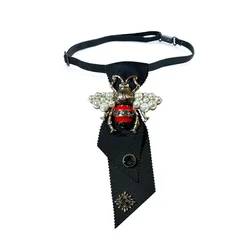 Brytyjski styl Rhinestone Pearl Bee Tie tkaniny muszki krawaty odzież krótki krawat koszula kołnierz dla mężczyzn i kobiet akcesoria