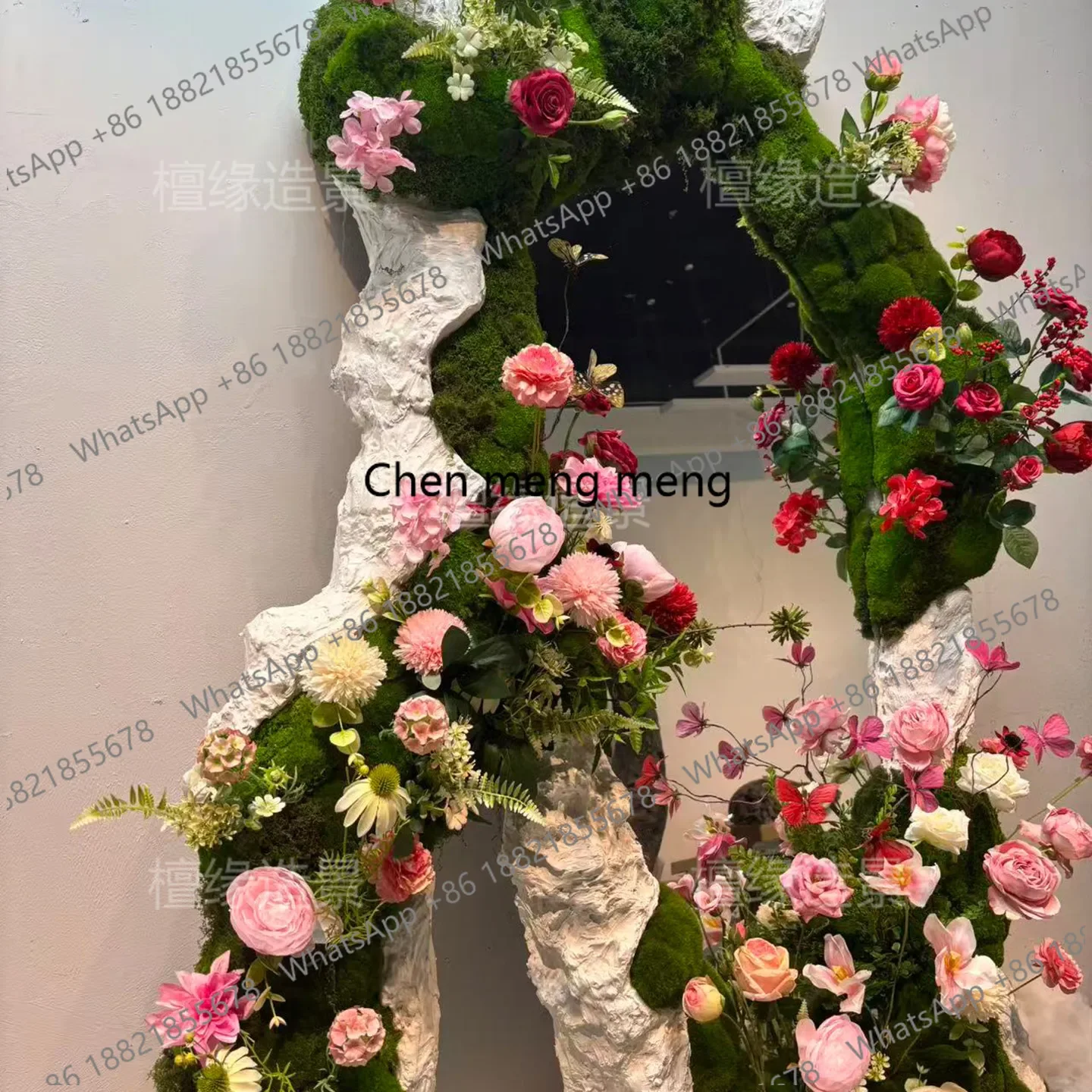 

a55 Clothing store window landscaping mirror decorates green plant wall, coffee shop atmosphere arranges floral ornaments
