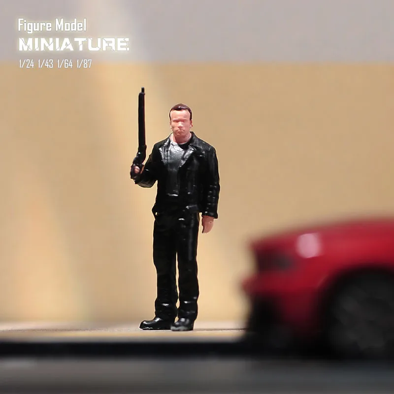 Miniature 1/87 1/64 1/43 1/24 1/18 T800 Arnold Schwarzenegger Holding Gun Figure Street Scene Sand Table Photography Model Toy