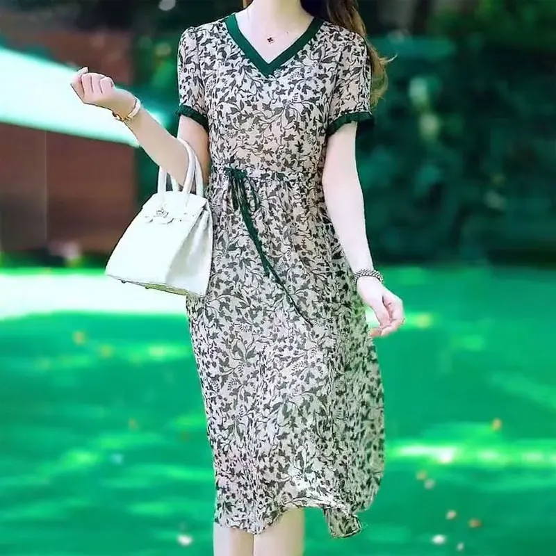 

Женское винтажное платье с коротким рукавом, Элегантное повседневное платье средней длины с V-образным вырезом и разбитыми цветами, модель 2024 в Корейском стиле на лето