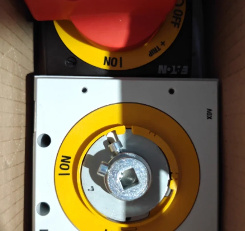 

Новый оригинальный переключатель EATON NZM2-XTVDVR