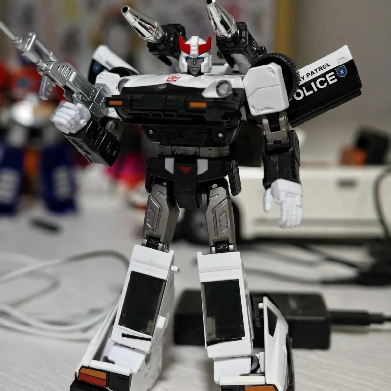 

TakaraTom Mp17 Police Car Transformable Robot Action Figure G1 Japanese Version Collectible Toy For Kids And Transformers Fans
