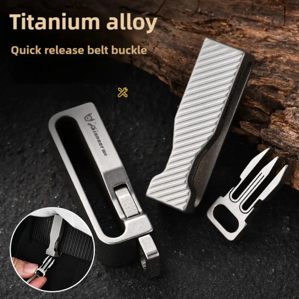 Fibbia per cintura in vita leggera portatile EDC Cintura universale Portachiavi per auto Moschettone in lega di titanio Clip per esterno