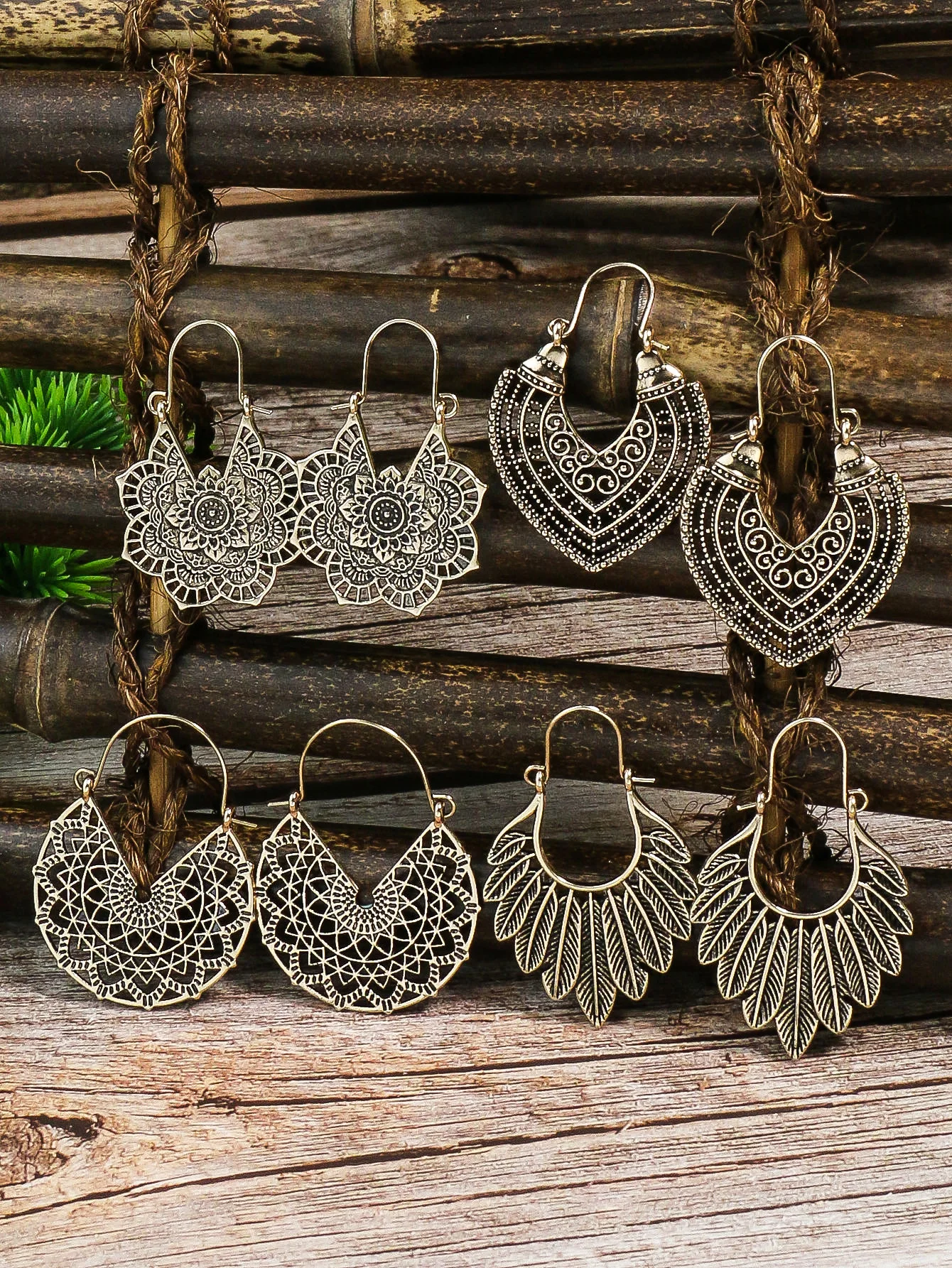 Vintage ethnic style bronze hollowed out carved pendant earrings can be paired with everyday clothing as a gift