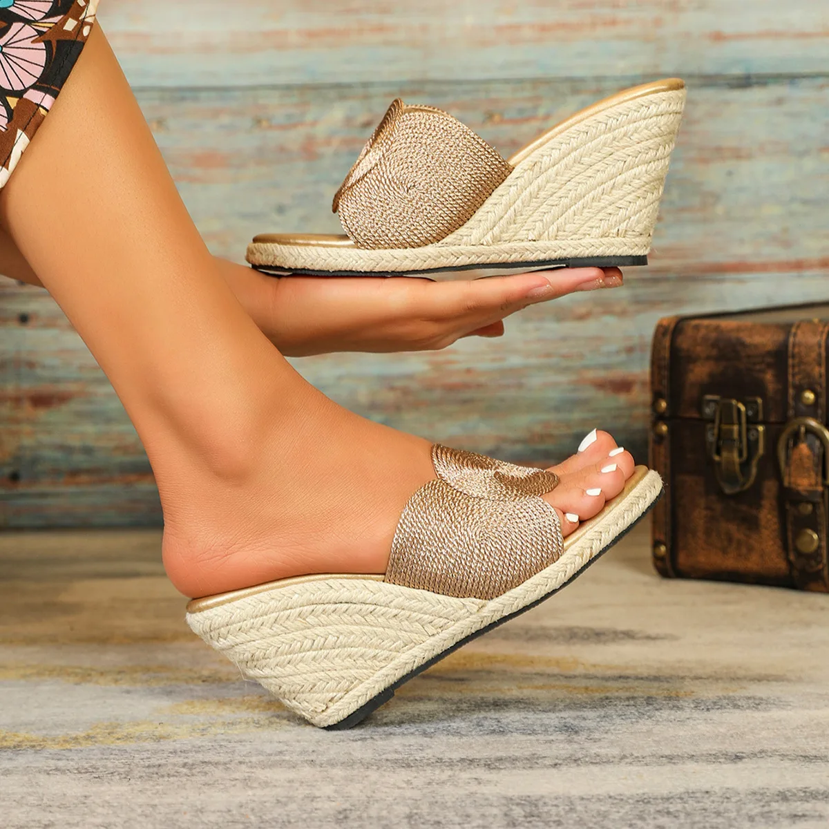 

2024 New Slippers Women Outdoor Straw Rope Weaving Wedge Sandals Designer Fashion Beach Shoes Summer Bohemian Style High Heels