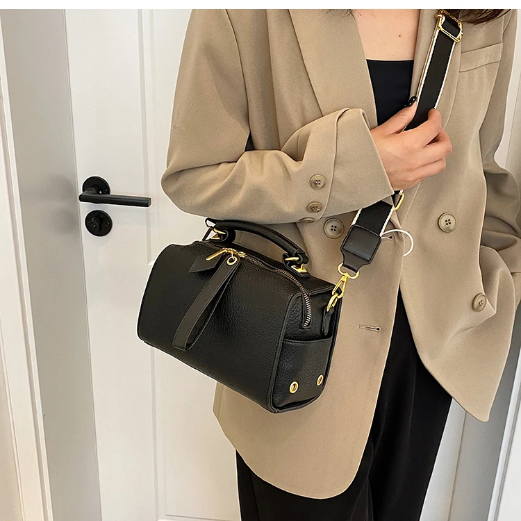 Thick Chains Crossbody Bag For Women 2023 New Luxury High Quality Brown Black Khaki Mini Square Hand Bags