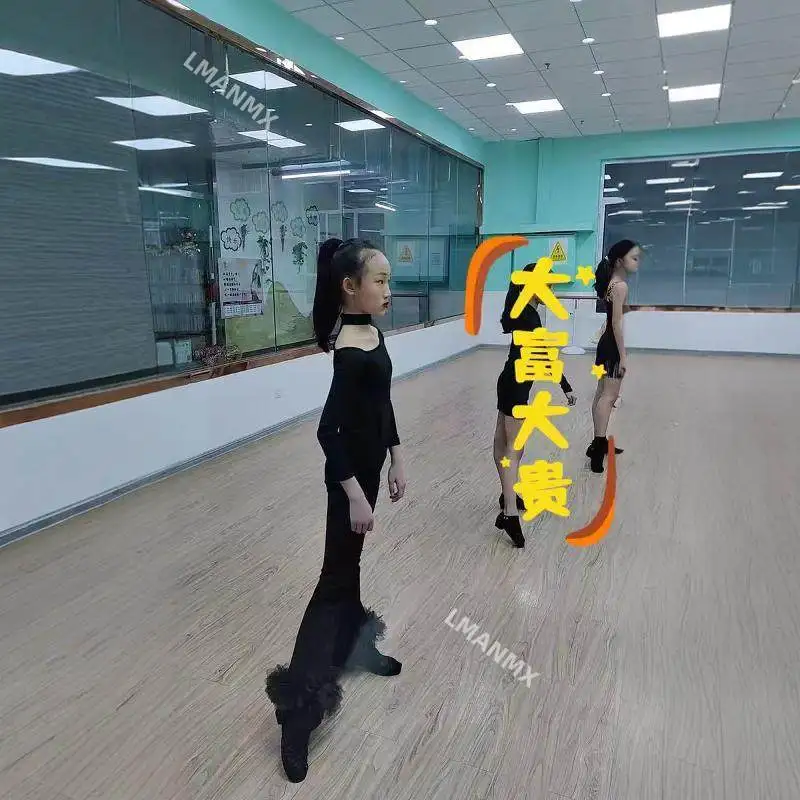 Lateinische Tänzerin, neues Übungsset für Kinder, Erwachsene, edles und weißes professionelles Tänzer-Performance-Kostüm