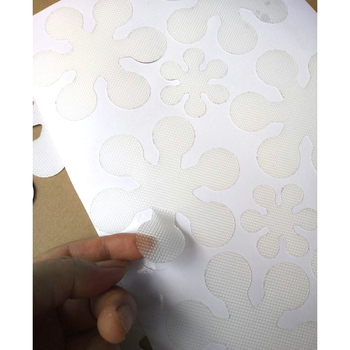 

8Pcs Anti-Slip Snowflake Bathtub Stickers Non-Slip Safety Treads for Bathroom Shower Kitchen Wet Surfaces Prevention