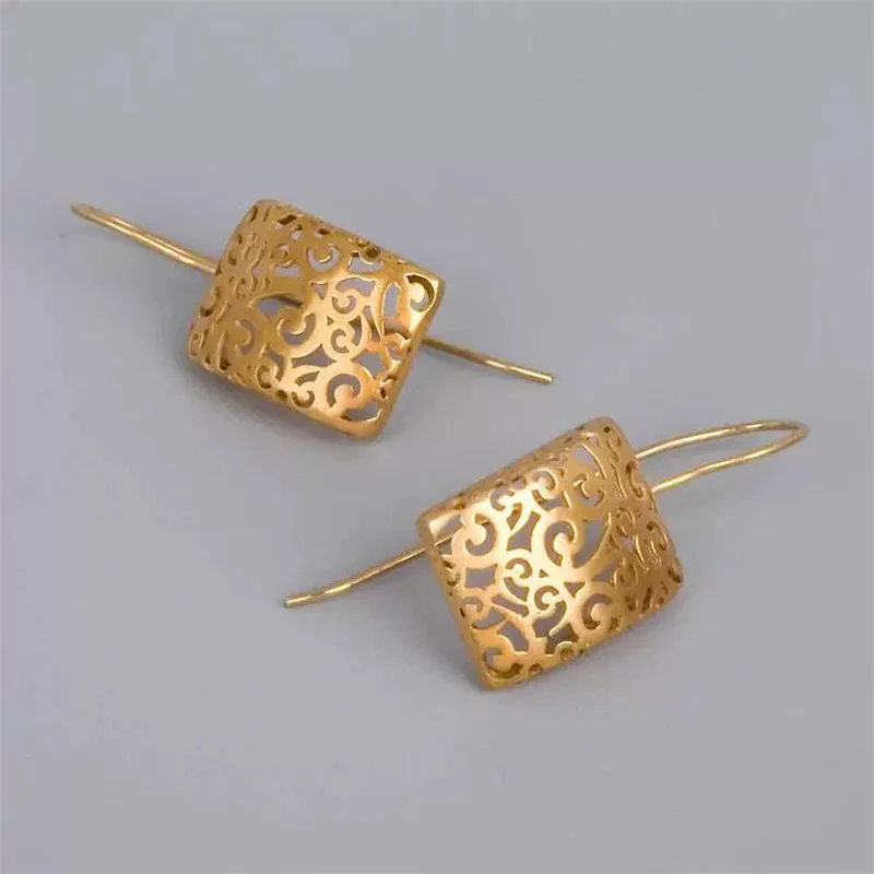 Klassische goldfarbene Kupfer-Hängeohrringe für Damen, geometrische, hohle, handgeschnitzte Muster-Ohrringe, trendiger Damenschmuck – Detail 1