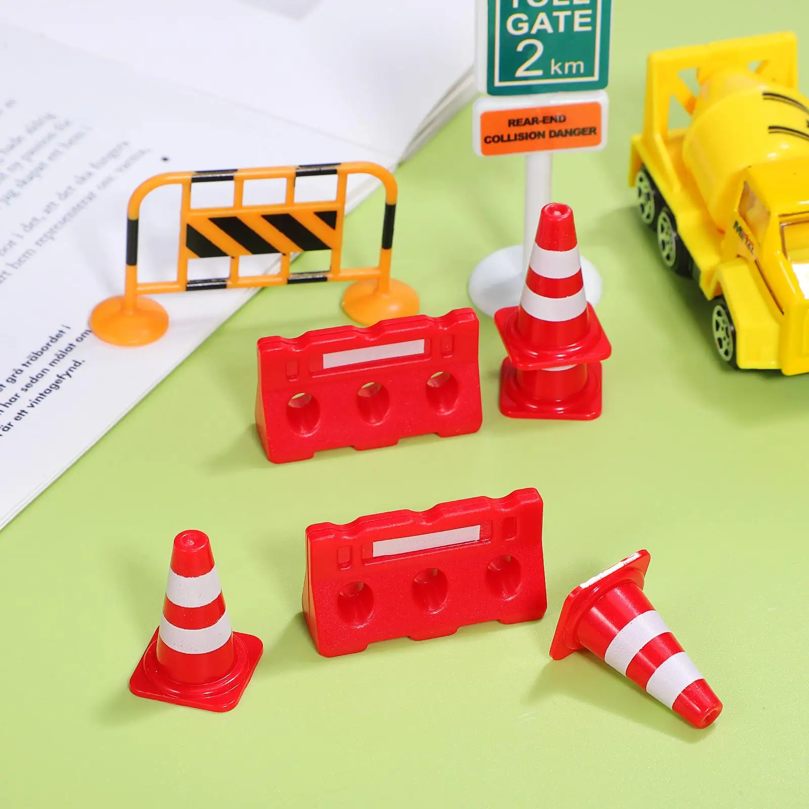 

24pcs Mini Traffic Cones Fences Traffic Road Signs Playset Traffic Cones Toys