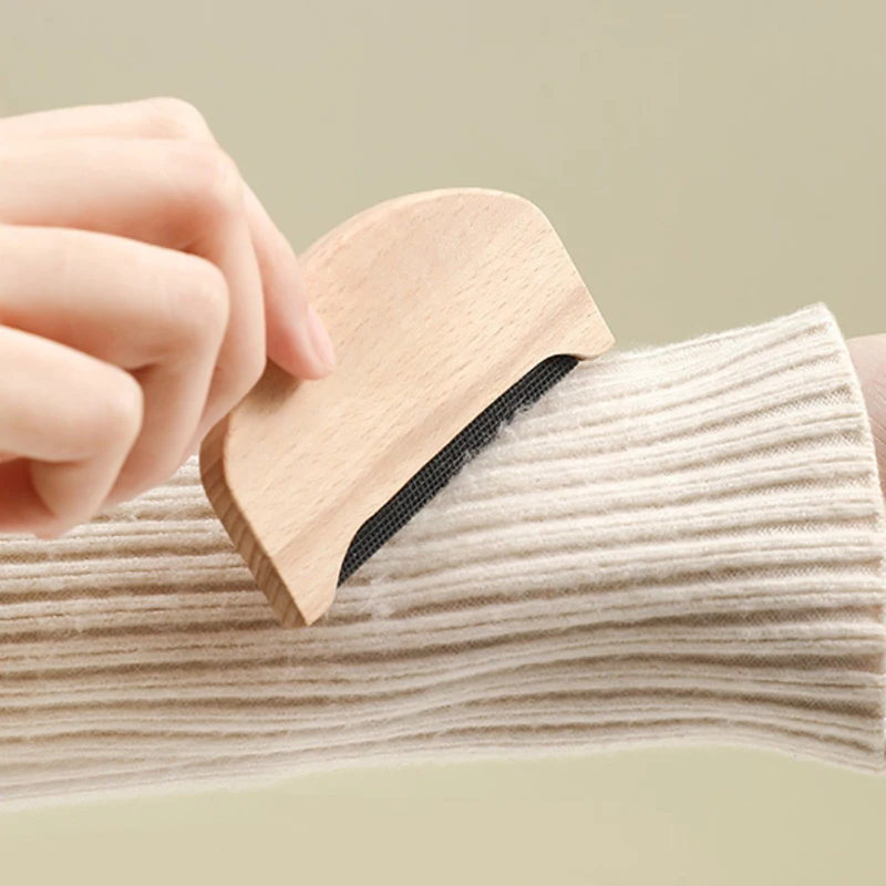 Portable Wooden Lint Remover Manual Fabric Shaver Sweater Clothes Hair Cleaning Trimmer Comb
