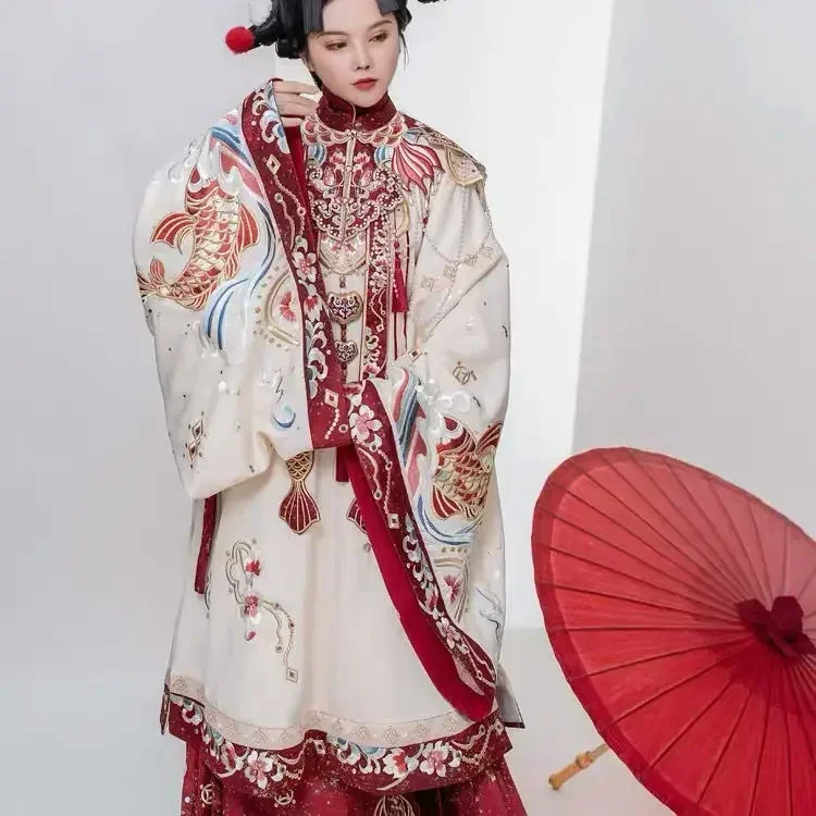 2024 Ming Schwerindustrie Stickerei Kleid gewebt Gold Pferd Gesicht Wolke Schulter Hanfu weibliche chinesische traditionelle Kleid Kostüm Set