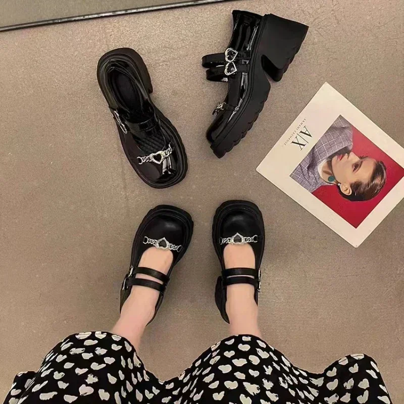 Sepatu Lolita hak tinggi baru 2024 untuk wanita sepatu pump Platform Punk wanita Jepang sepatu kulit paten Mary Jane alas kaki Goth hitam