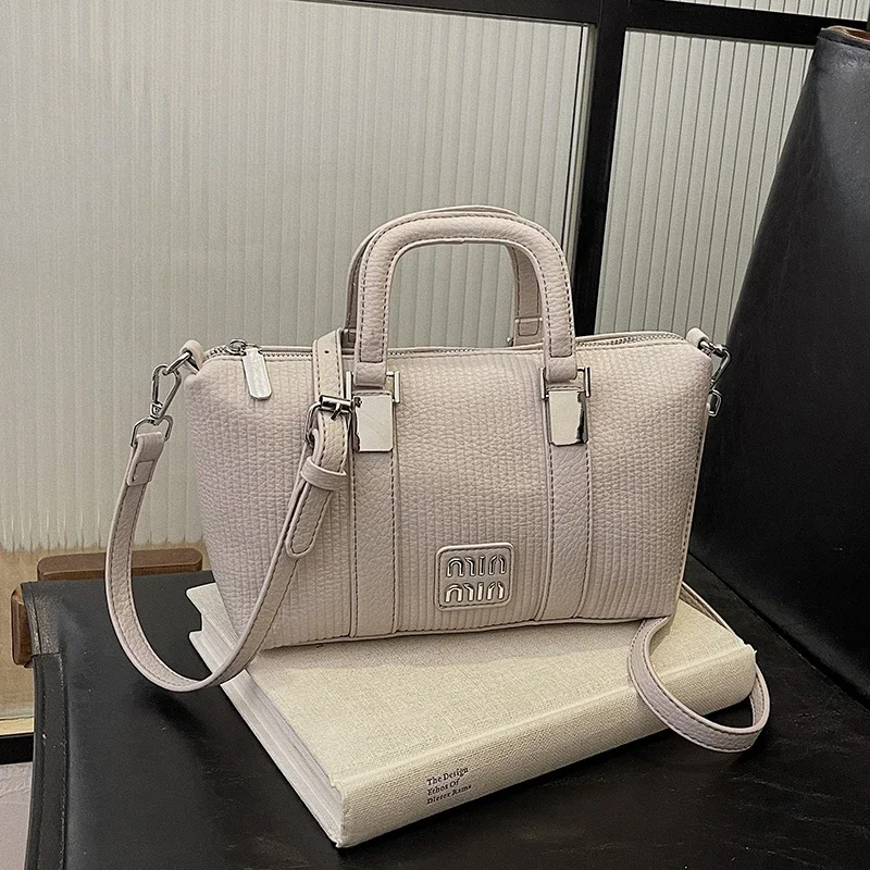 

Women Luxury Elegant Leather Fashion Crossbody Bag High End Designer Shoulder Tote Handbag For City Lifestyle Wear