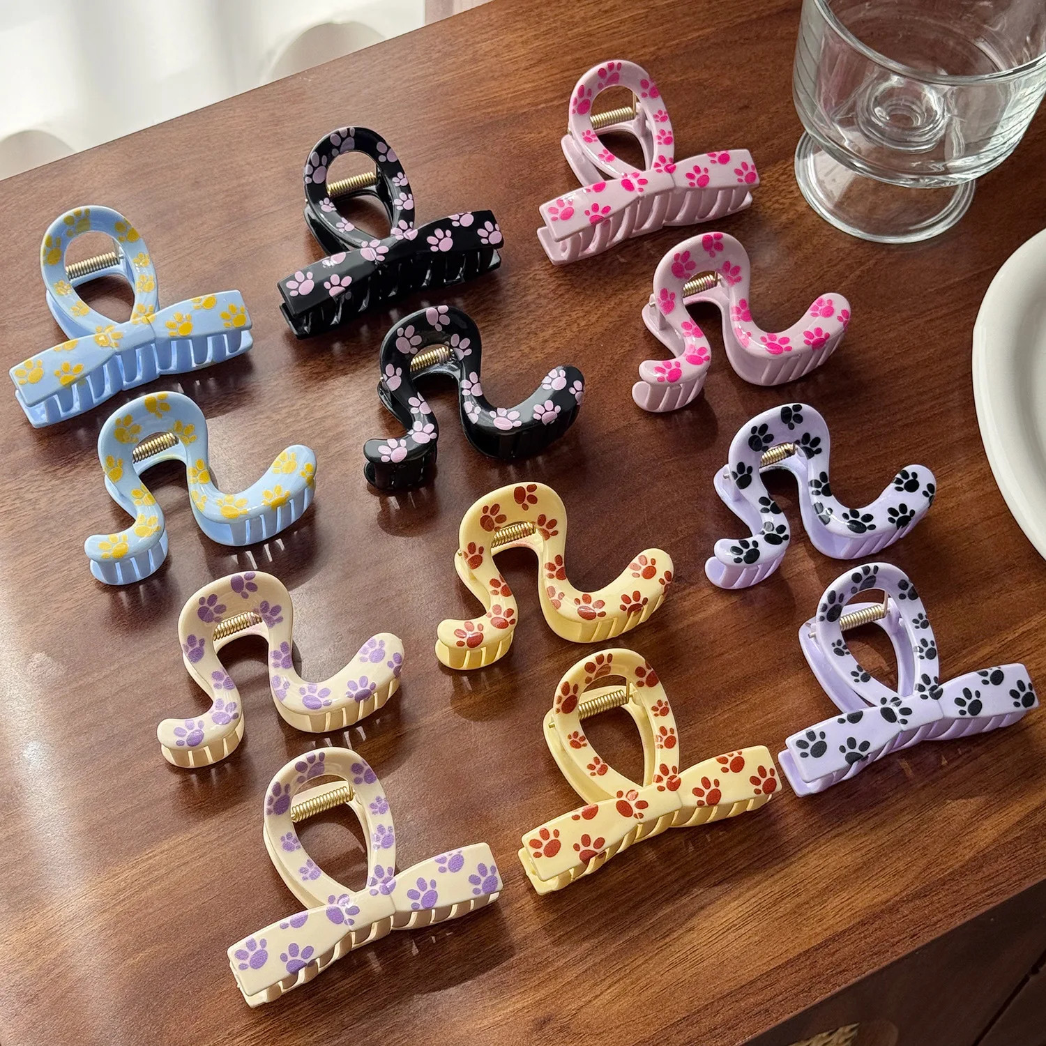 

Dowell Lovely Print Medium Hair Clip Geometric Shark Clip for Half-Up High Ponytail Versatile Hair Accessory for Women