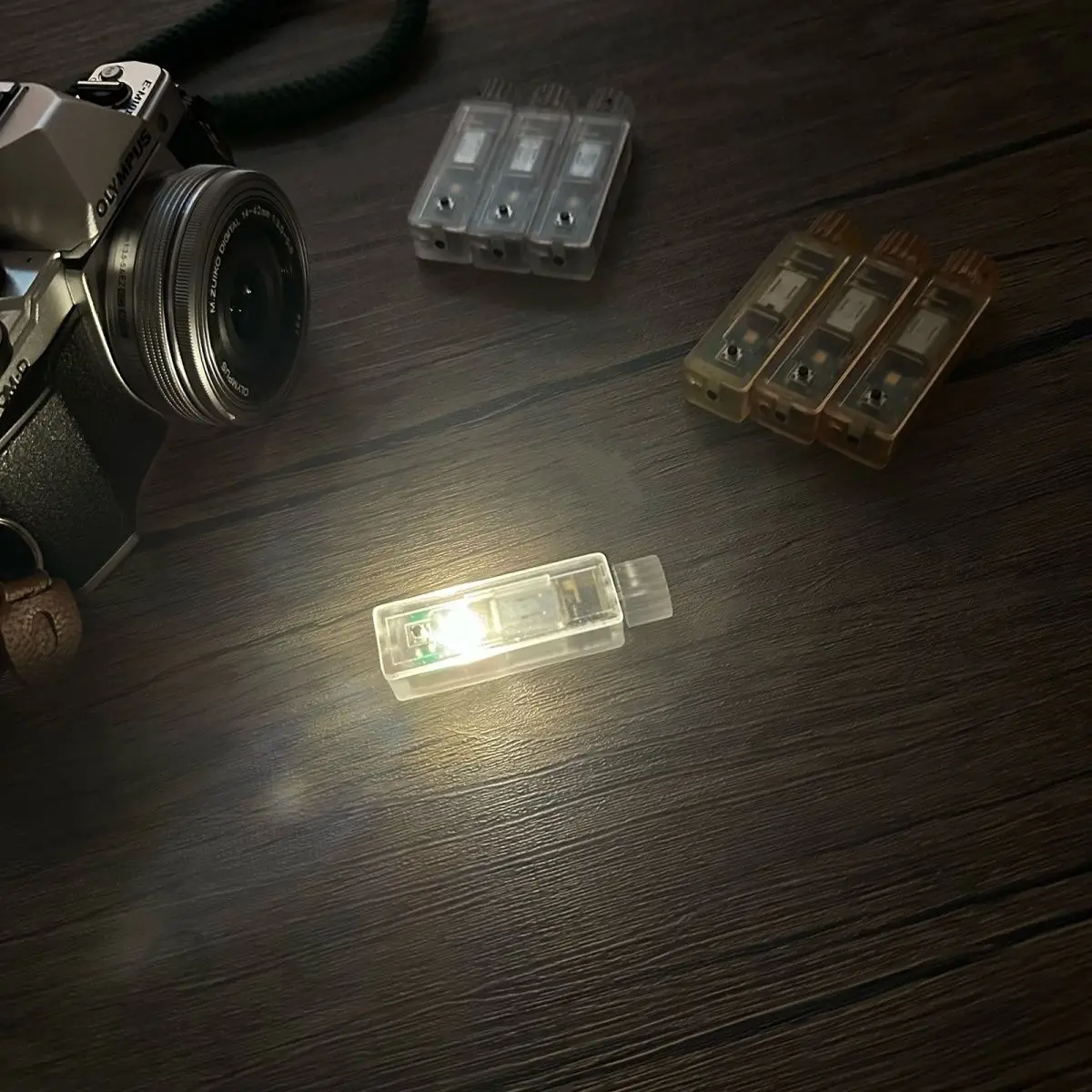 

2026Hand twisted spontaneous electric light mini toy decompression EDC hand cranked light pendant portable dormitory lighting