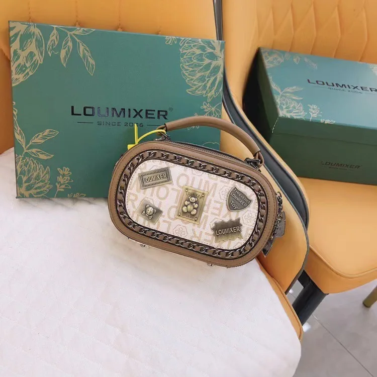 

Elegant Ladies Messenger Bag In Genuine Leather - High-Quality Handbag With Crossbody Feature For Women