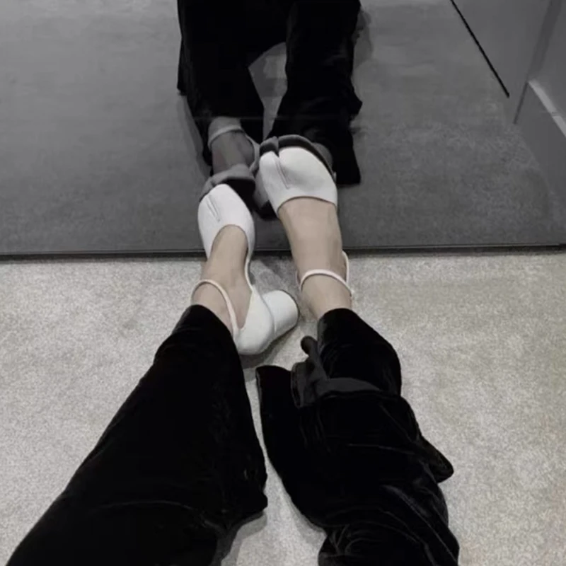 New Split Toe Ninja Sandals Women Buckle Strap Pig Feet High Heels Shoes Women Fashion Round Heel sandalias de las mujeres
