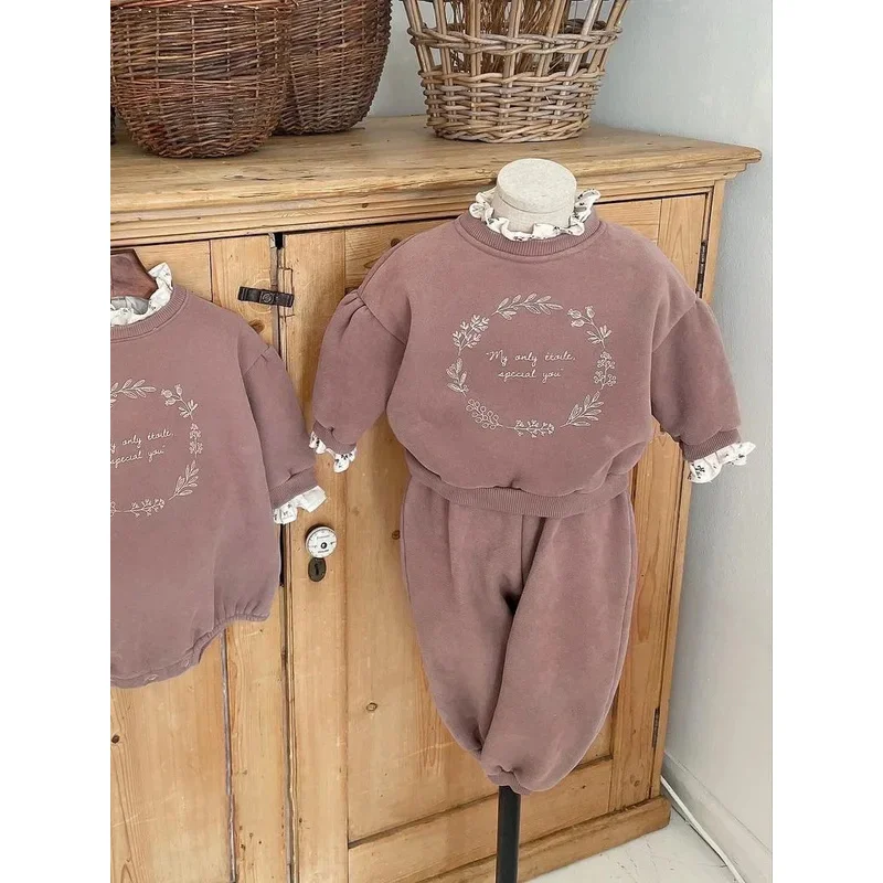 Conjuntos de otoño e invierno para niña y bebé, conjunto de sudadera gruesa de terciopelo, Tops con estampado de letras de algodón polar y pantalones lisos, 2 uds.