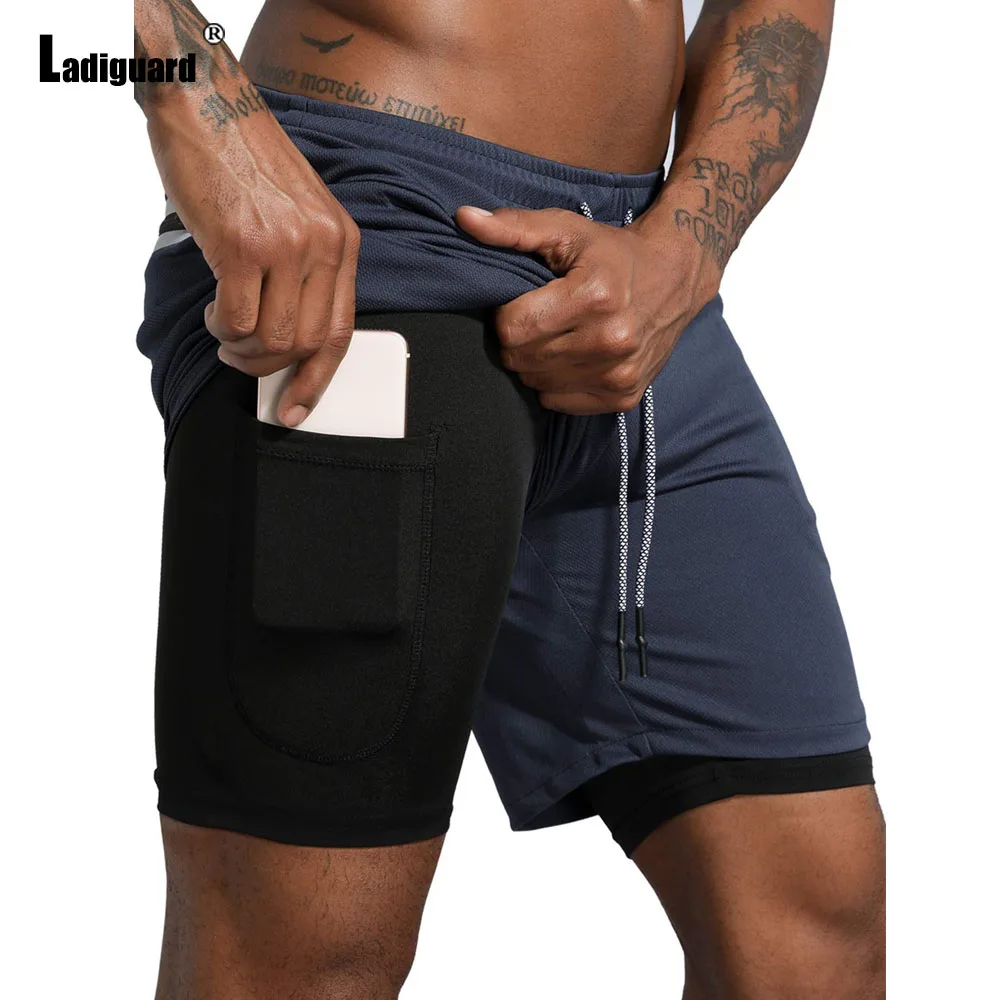 2025 Pantaloncini da corsa sportivi casual con tasca alla coreana da uomo Nuovi pantaloncini da spiaggia estivi Pantaloni corti da fitness da uomo Abbigliamento da uomo sexy Taglie forti