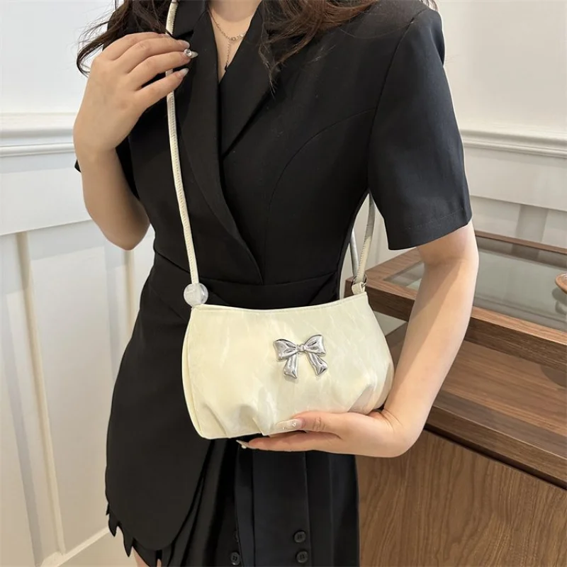 Tas Selempang Wanita yang Chic Terbuat dari Kulit Bermotif Bulan-Bintang dengan Tampilan Modern Harian yang Elegan dan Luas dari Paris. ​