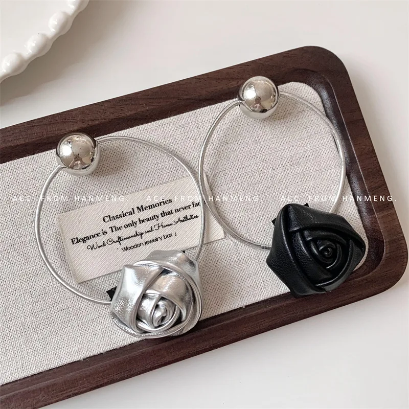 Рисунок 3 - Ретро резинка для волос с цветком розы